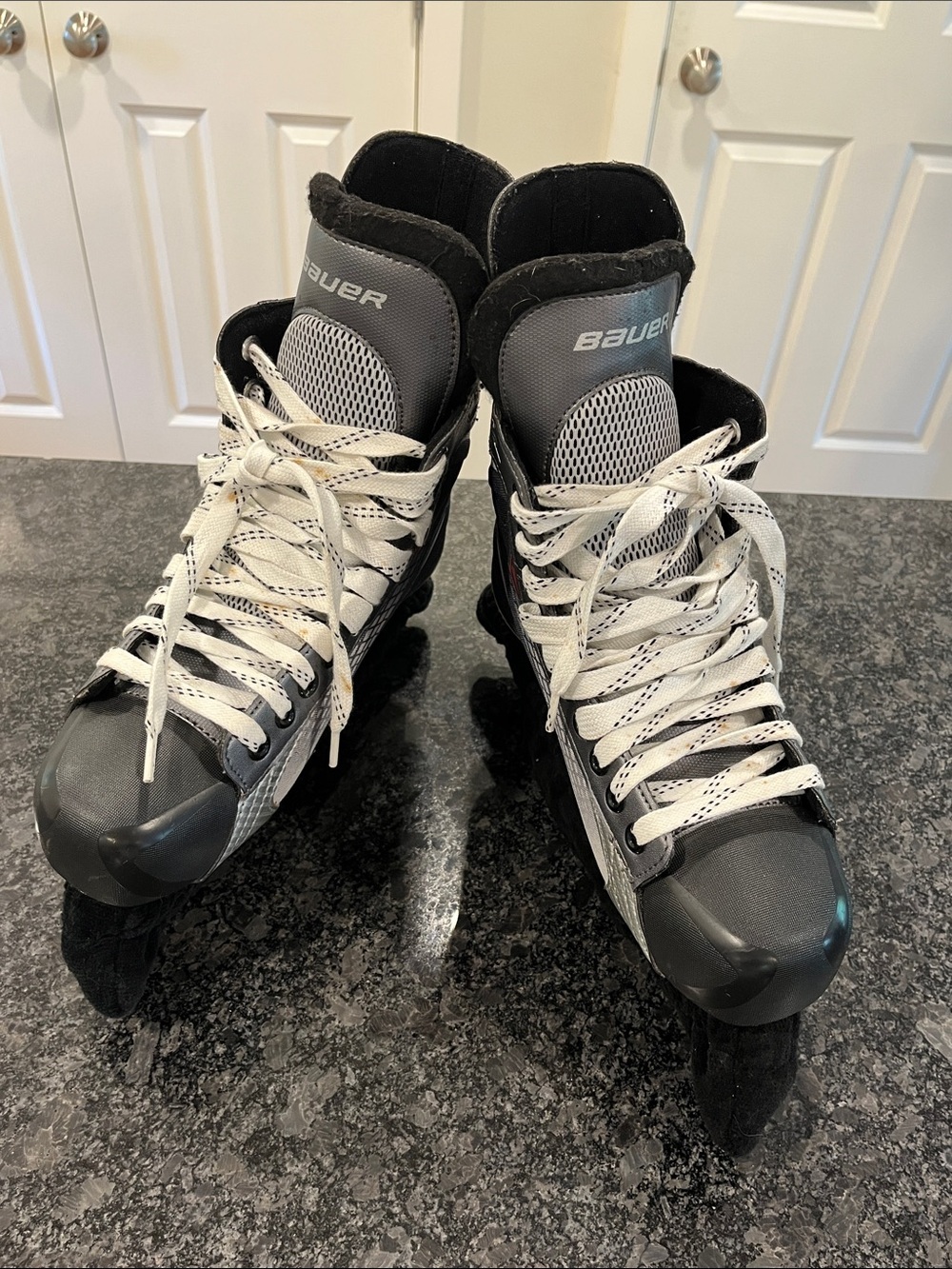 Bauers Mens Senior Skates US 9.5 Lightspeed Pro Vapor Black & Silver Stainless